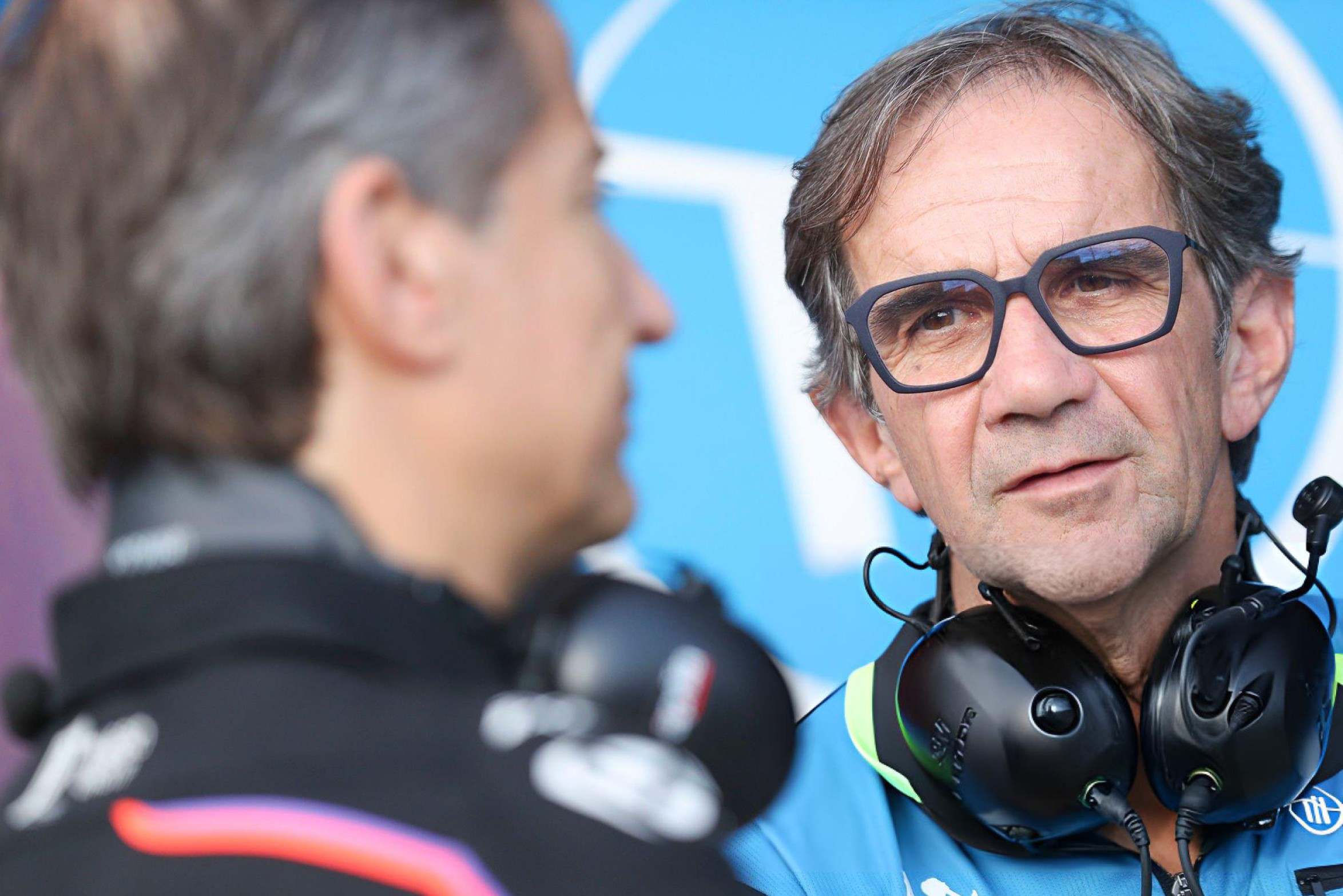 Massimo Rivola dan Davide Brivio berbincang saat latihan bebas di Motegi